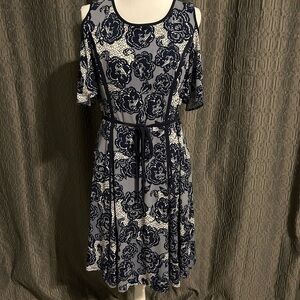 Chic Navy Floral Midi Dress